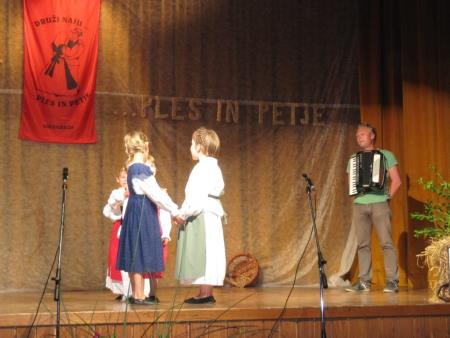 Druži naju ples in petje – prireditev Folklorne skupine KUD Razkrižje 1